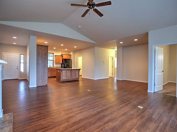 4th image of 20105 E Glenbrook Ave