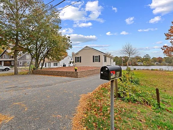 4th image of 91 Agawam Lake Shore Dr