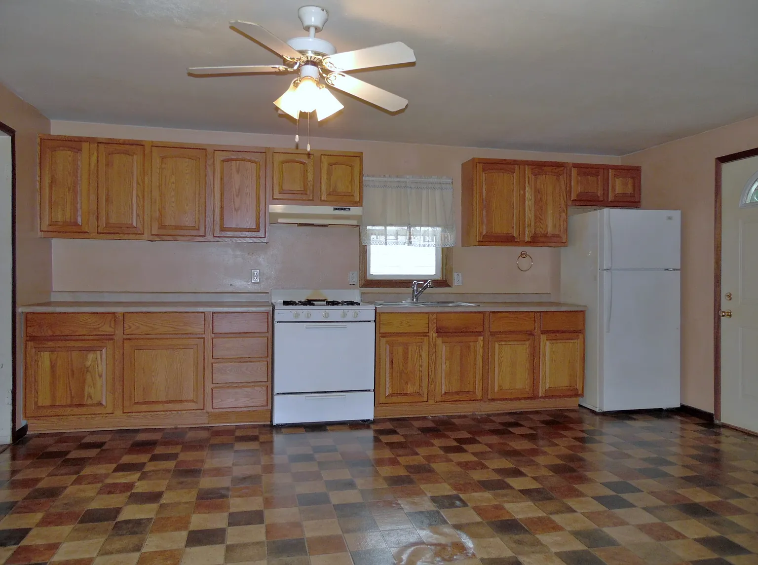 1500 Hillview Dr photo 1