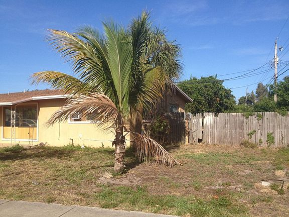 4th image of 740 NE 45th Ct
