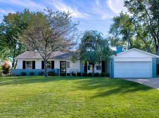 889 Lookout Point Dr, Columbus, OH 43235