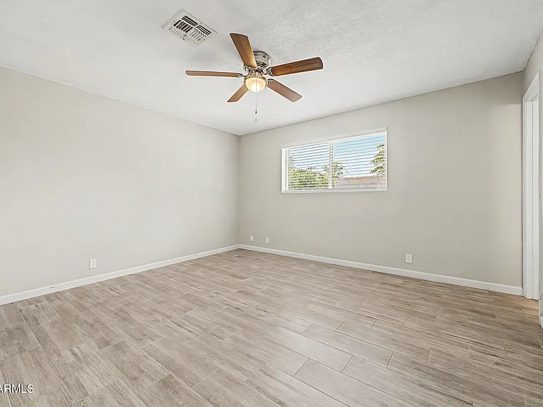 950 E Lilac Dr — Photo 16
