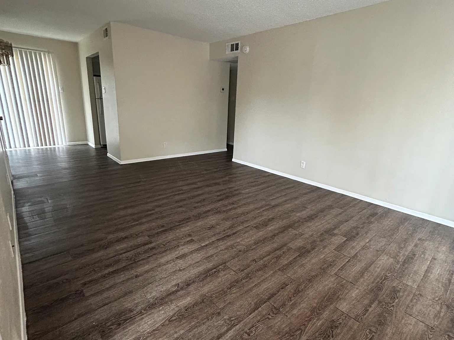 Las Brisas Apartments — Photo 4