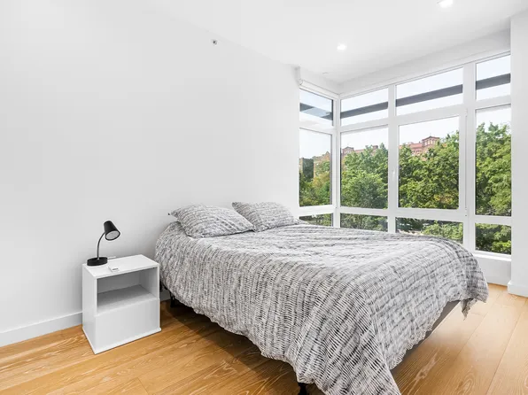 309 Ocean Parkway image 7 of 15