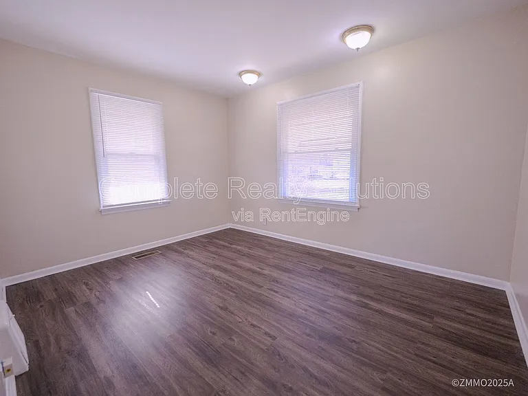 10200 Tappan Dr — Photo 7