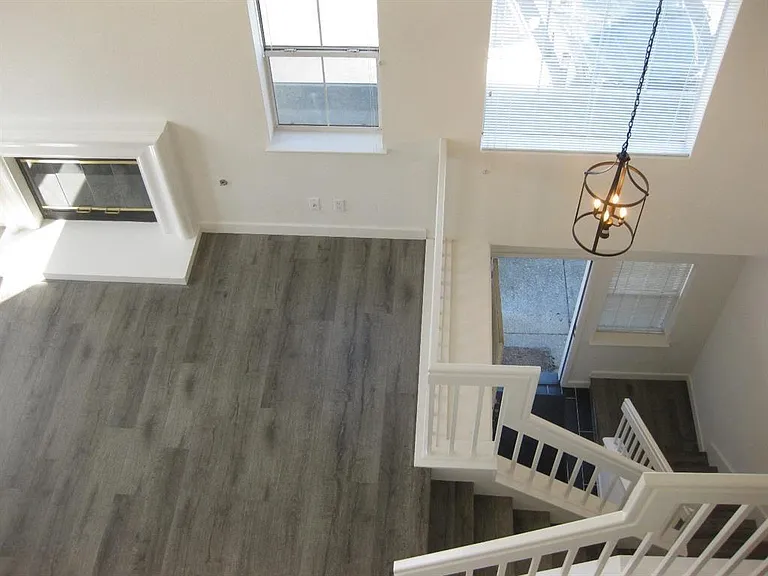 555 Shoal Cir — Photo 2