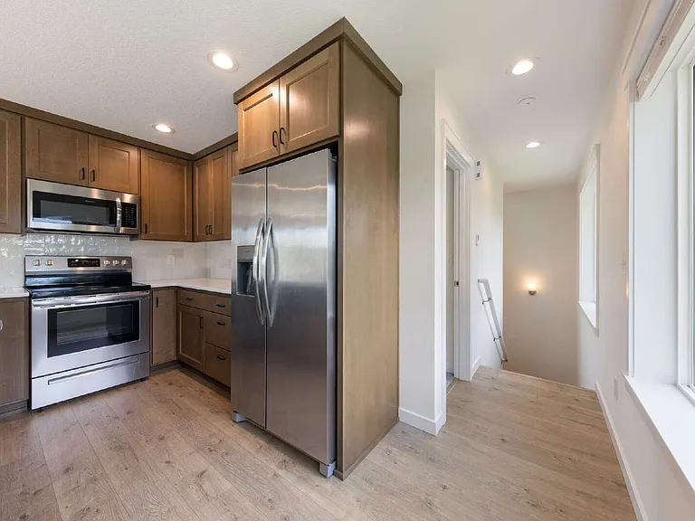 210 NE Ford St — Photo 21
