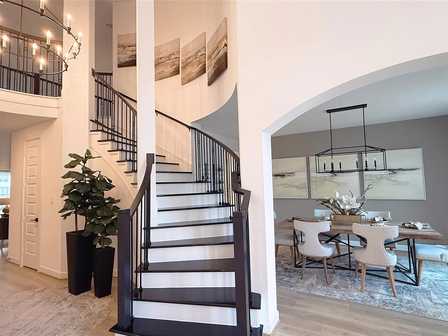 5 bed, 4.5 bath, 4050 sqft, $6,250 — Photo 3