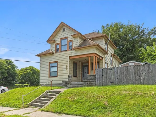 747 Spruce St, Leavenworth, KS 66048