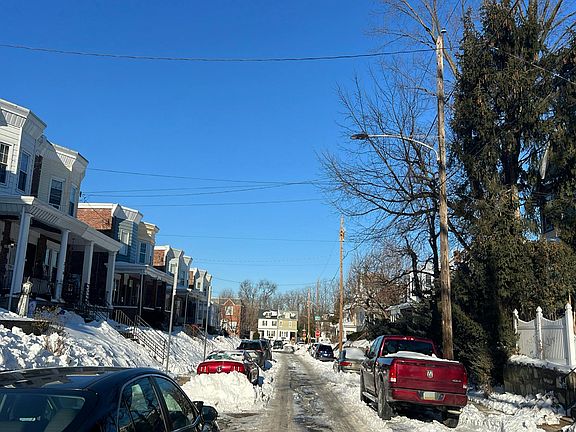 4th image of 320 Gilham St