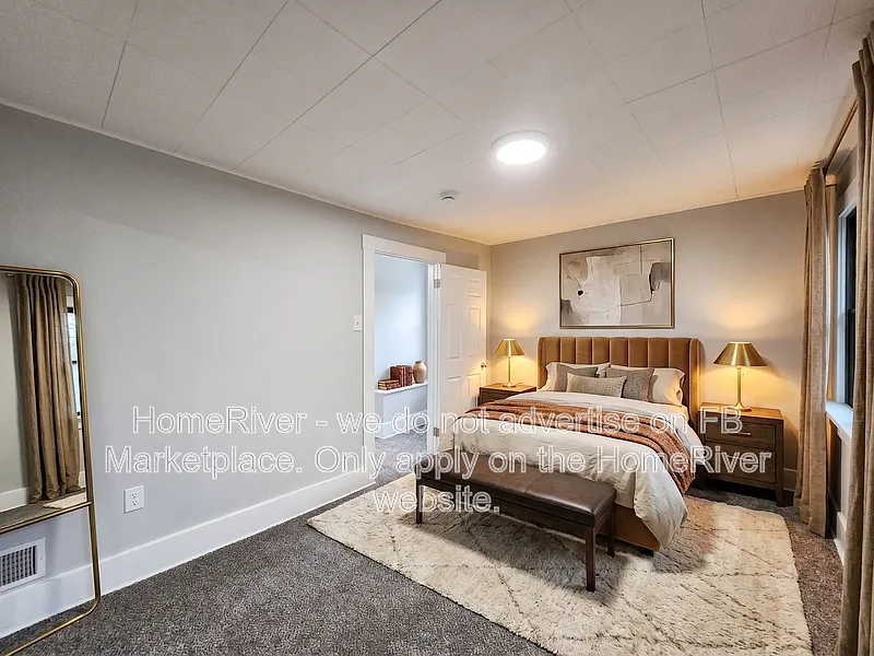 4 bed, 1.0 bath, 1196 sqft, $1,595 — Photo 2