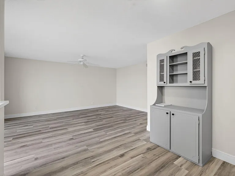 100 Shore Ct #208 — Photo 32