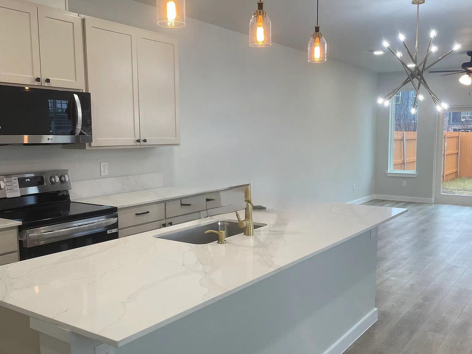 4 bed, 3.5 bath, 1700 sqft, $2,595 — Photo 1