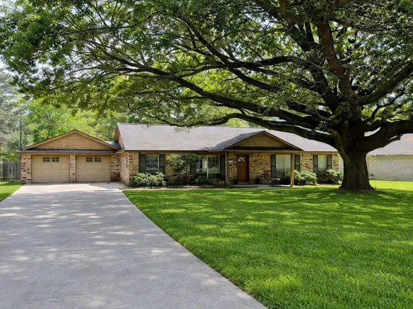 30706 McKinney Dr, Tomball, TX 77375