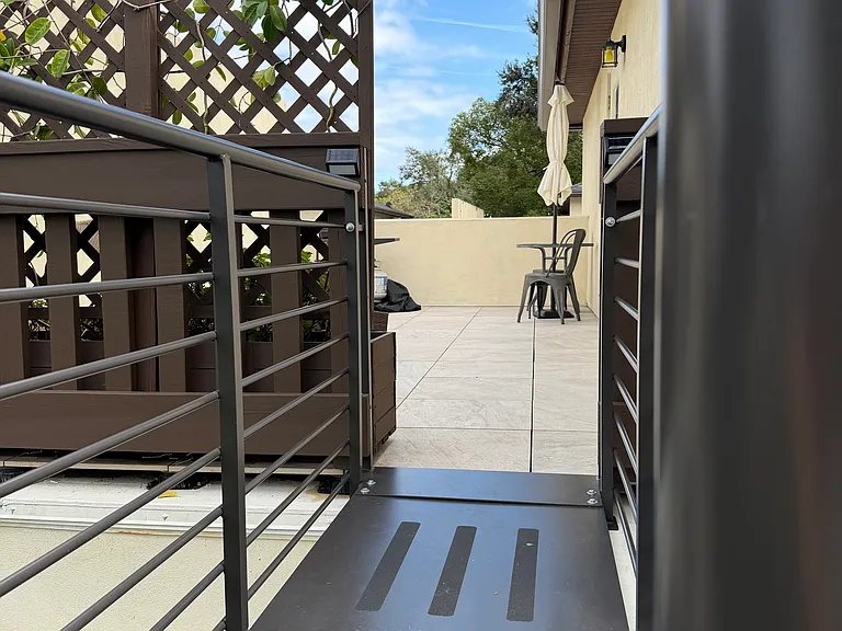 2241 Nairn Dr — Photo 15