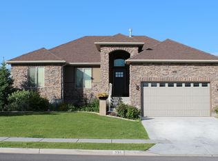 235 S Wellington Dr, Kaysville, UT 84037