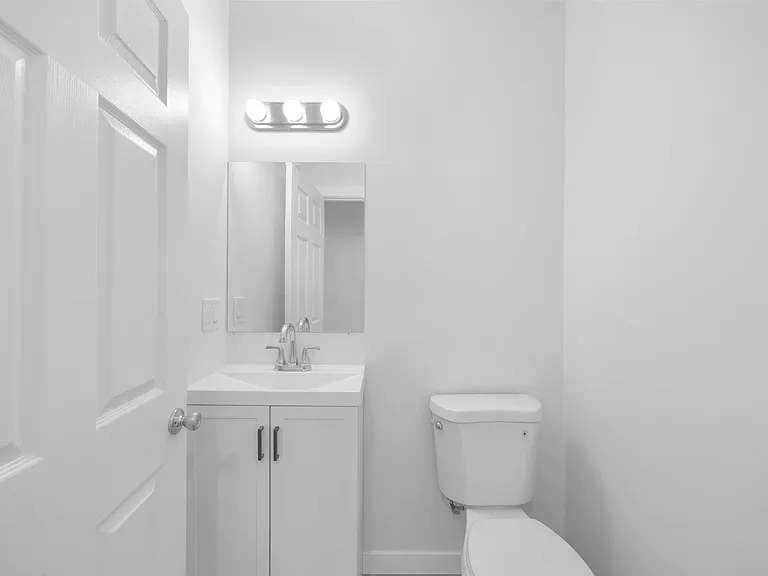 2210 Pine Ave #A — Photo 8