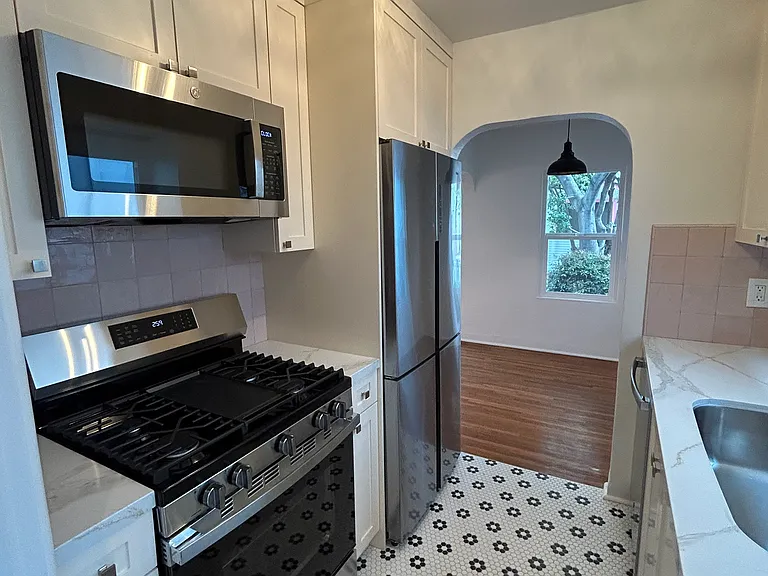 4124 Iowa St — Photo 2