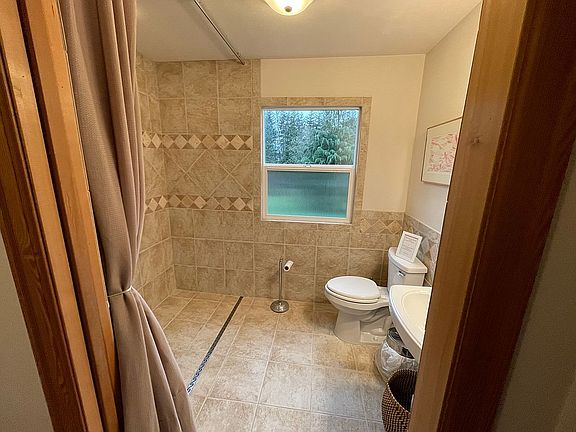 5th image of 14810 NE 20th Ave