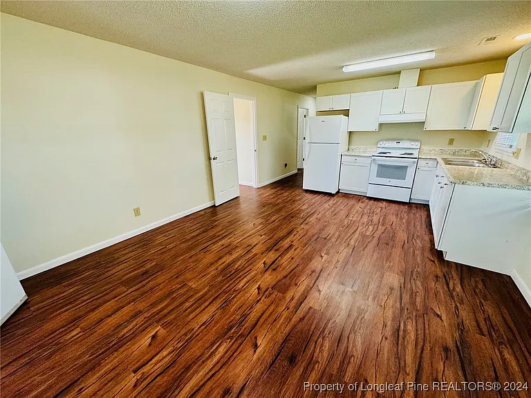 105 E Railroad St — Photo 10