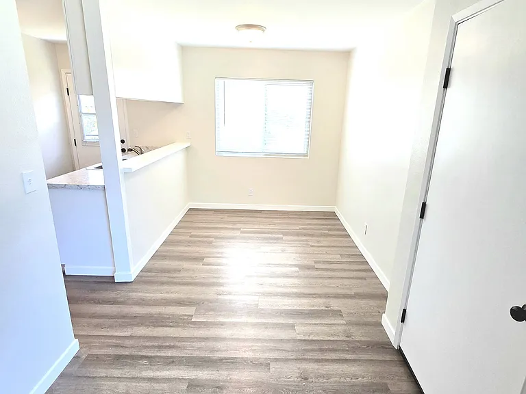 2974 Sherwin Ave — Photo 7