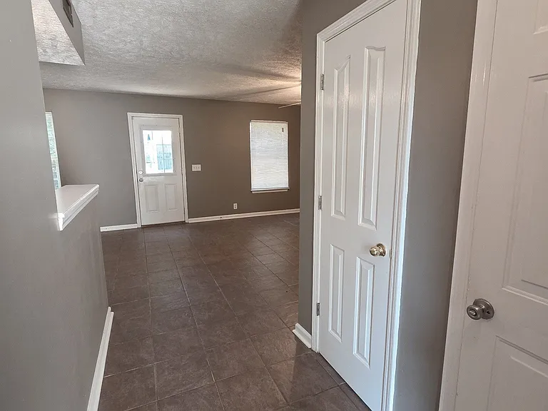 261 Indian Park Dr — Photo 3