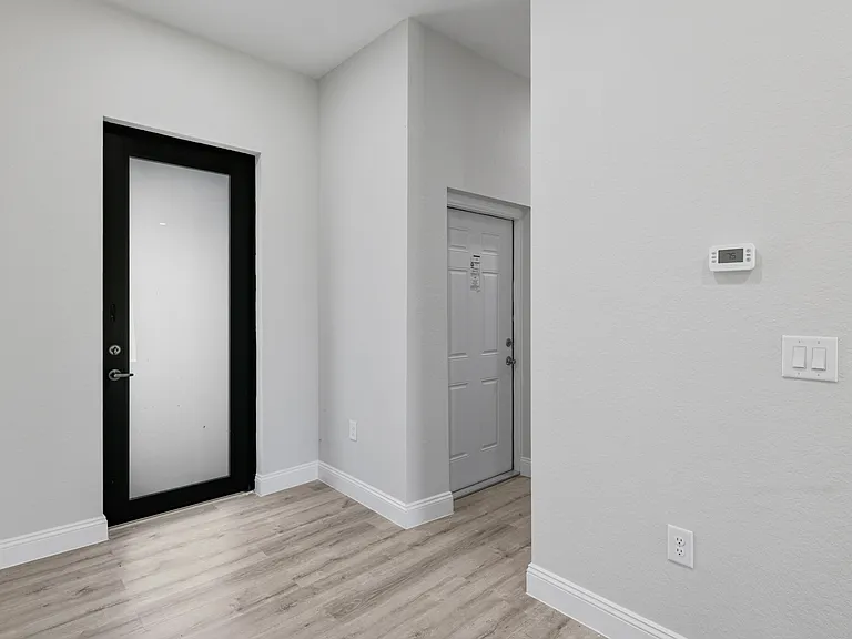 556 Sherwood Ave S — Photo 12