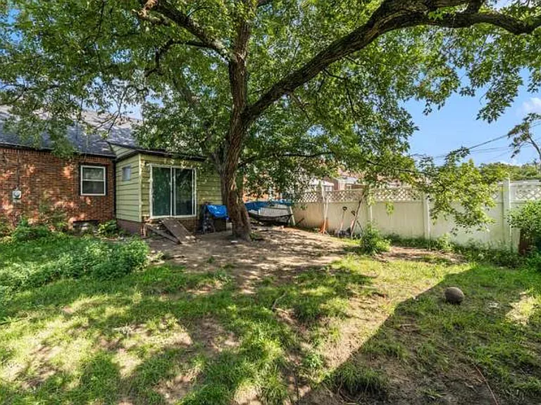 18301 Birwood St — Photo 10