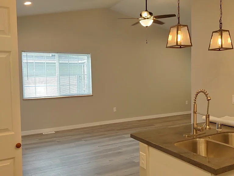 Ceiling Fan for good air circulation. Large Pantry, Open Floor Plan.