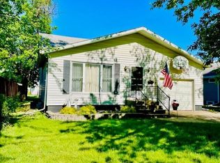 921 S 3rd St, Aberdeen, SD 57401