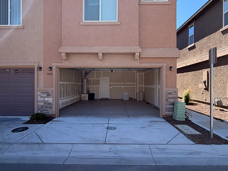 895 W End St — Photo 11