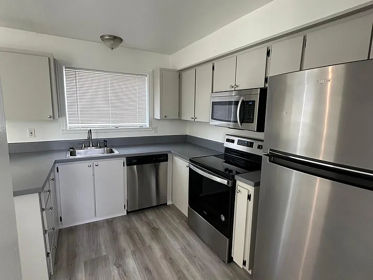Stark Street Townhomes — Photo 35