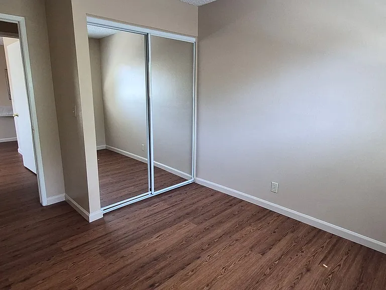 1121 Swallow Ln — Photo 15