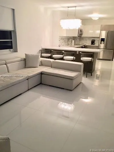 2 bed, 2.0 bath, 1190 sqft, $4,500 — Photo 3
