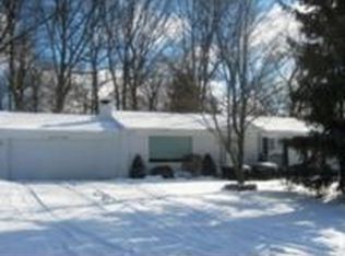 2118 Hopkins Dr, Wixom, MI 48393