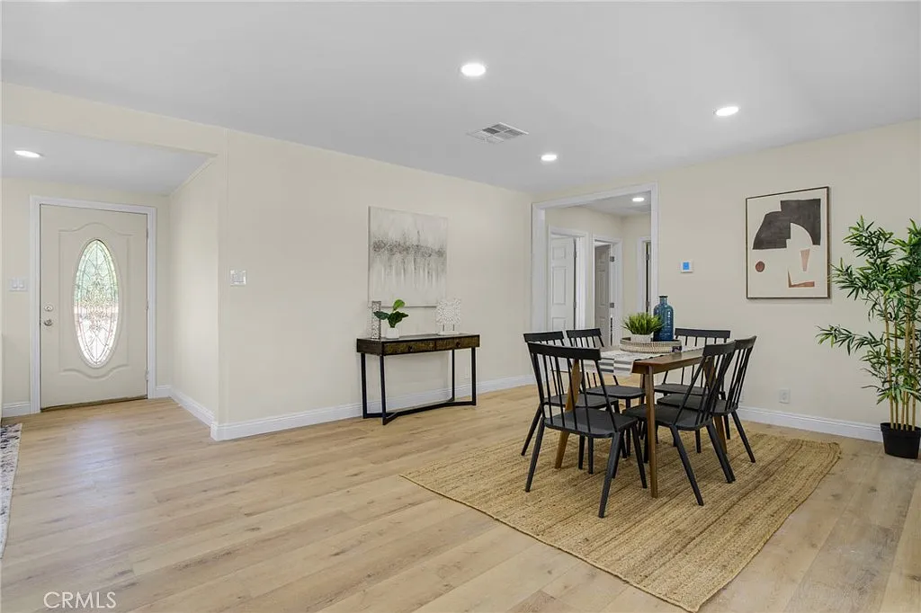 3 bed, 1100 sqft, $4,000 — Photo 4
