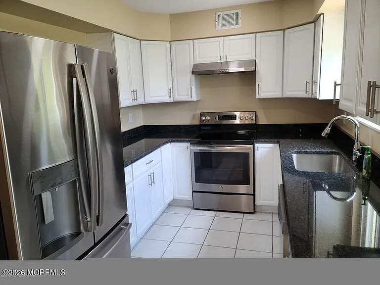 215 Clubhouse Dr — Photo 6
