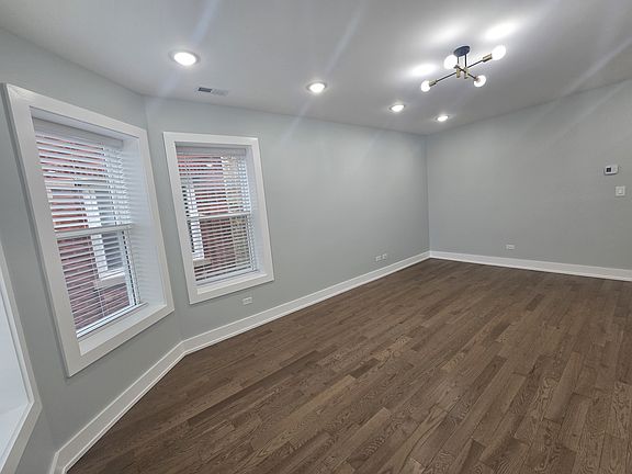 4th image of 5841 N Rockwell St APT 1