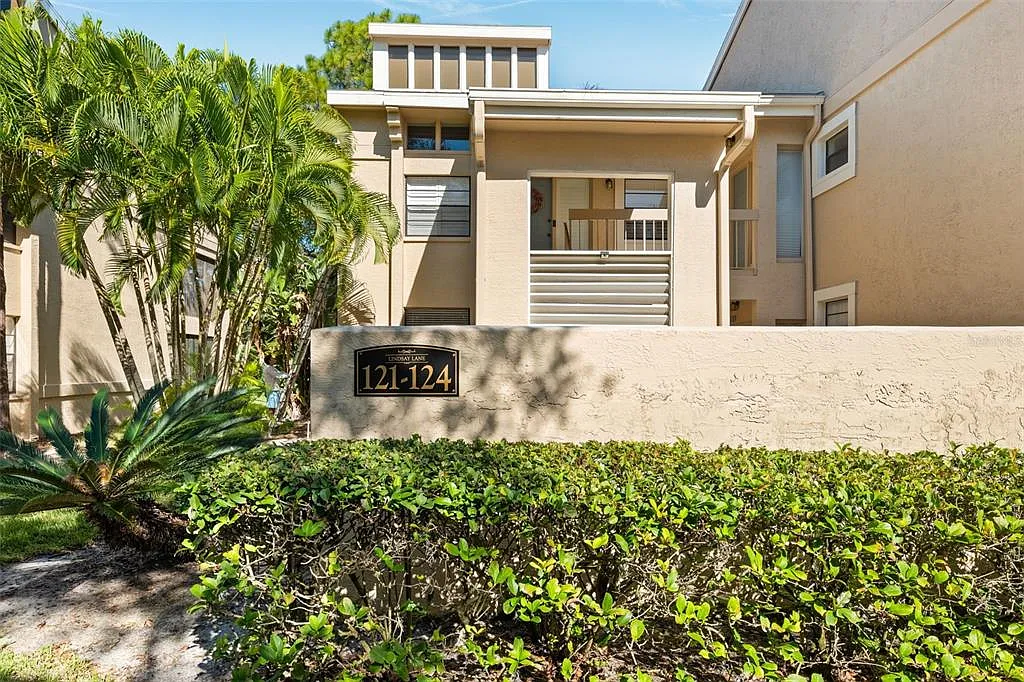 2 bed, 2.0 bath, 1334 sqft, $2,200 — Photo 2