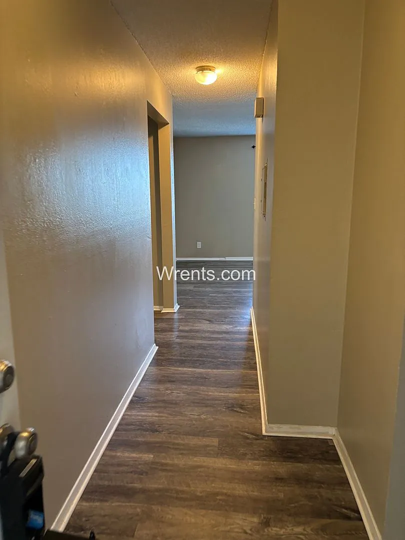 Off Street Parking 2bd/1bath Charming Apartment in Historic Browne's Addition — Photo 1