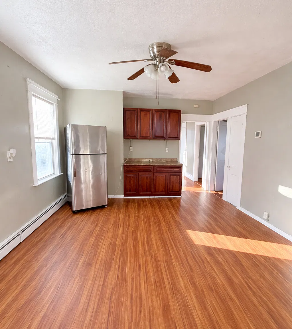 3 bed, 1026 sqft, $1,700 — Photo 1