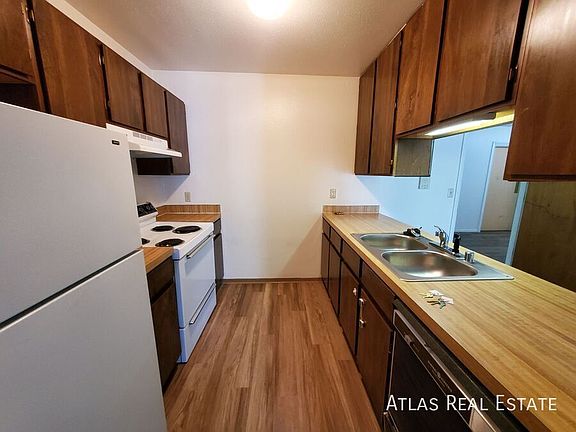 4th image of 1300 12th St Unit 213