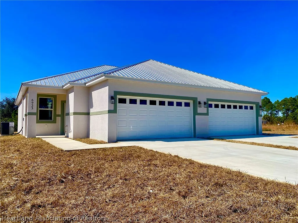 3 bed, 2.0 bath, 1108 sqft, $1,650 — Photo 2