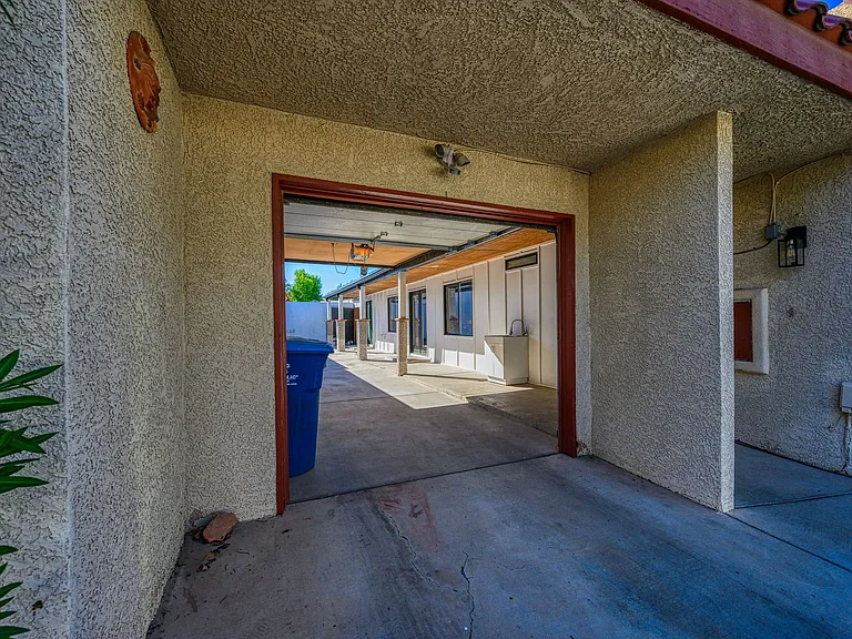 5581 Wheatfield Dr — Photo 2