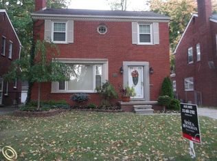 1854 Prestwick Rd, Grosse Pointe Woods, MI 48236