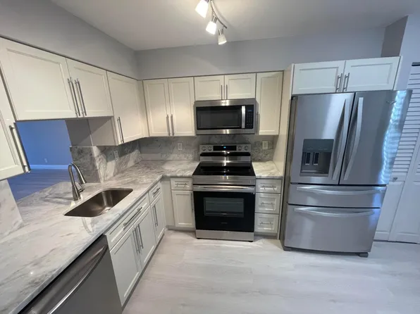 7260 Kinghurst Drive #104, Delray Beach, FL 33446