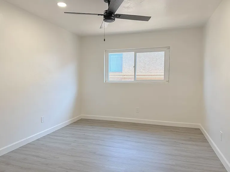 4427 Estrella Ave — Photo 31