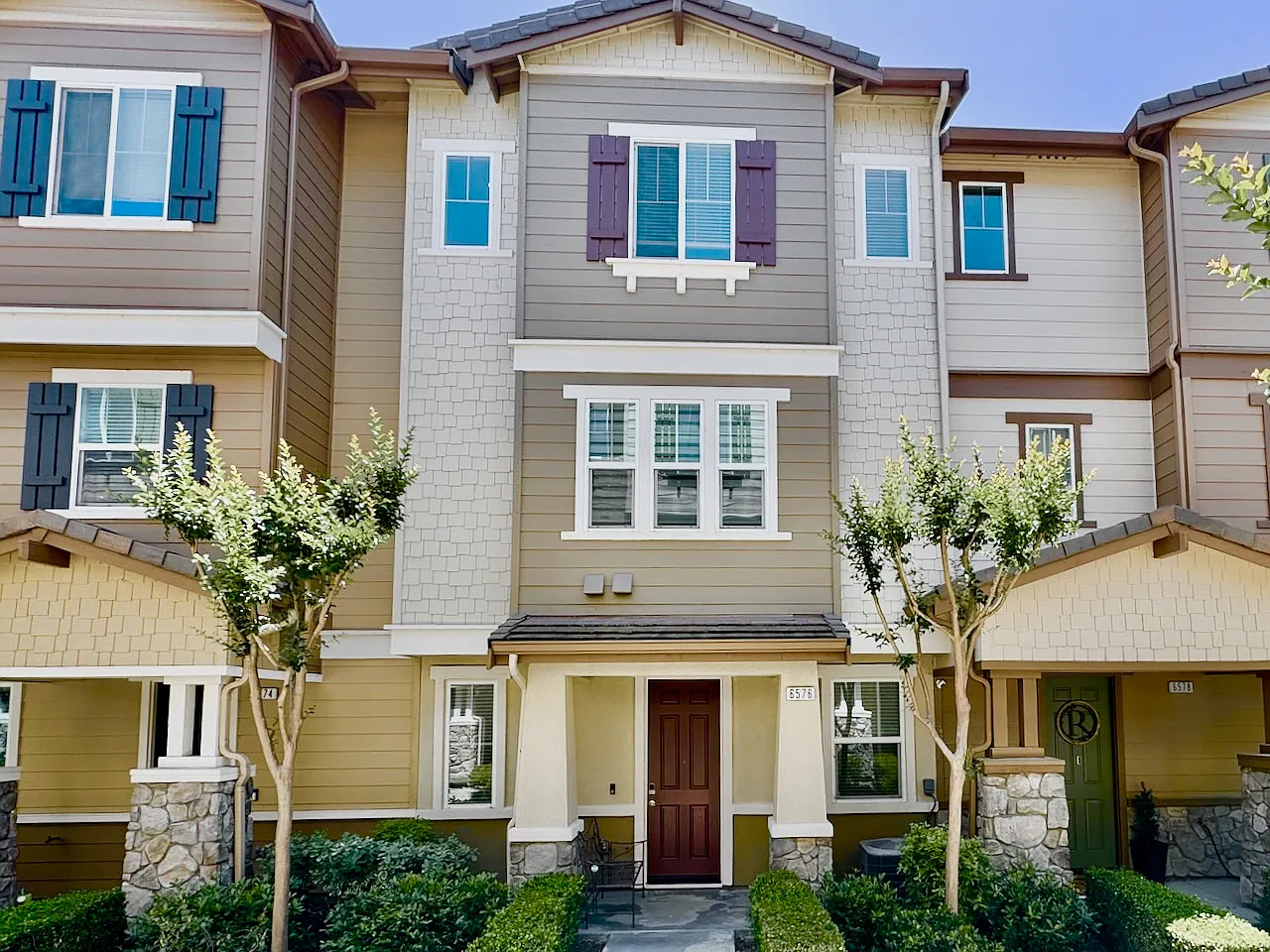 3 bed, 2.5 bath, 1727 sqft, $4,000 — Photo 2
