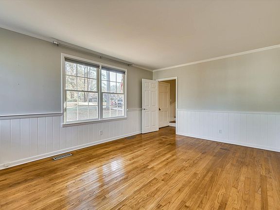 36th image of 134 Lake Bluff Drive