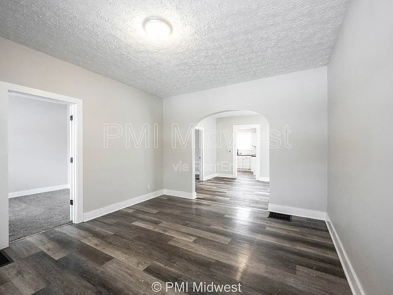 729 N Bosart Ave — Photo 4
